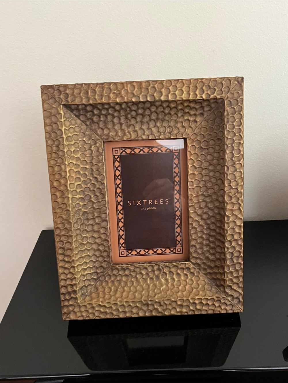 Sixtrees Alvarado Hammered Metal Picture Frame 4x6 Photo